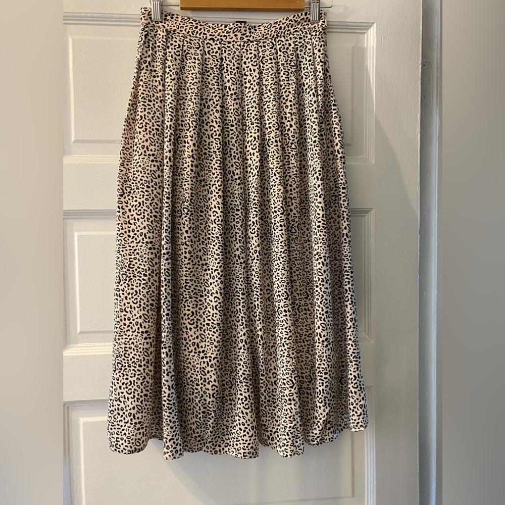 Leopard pleated skirt